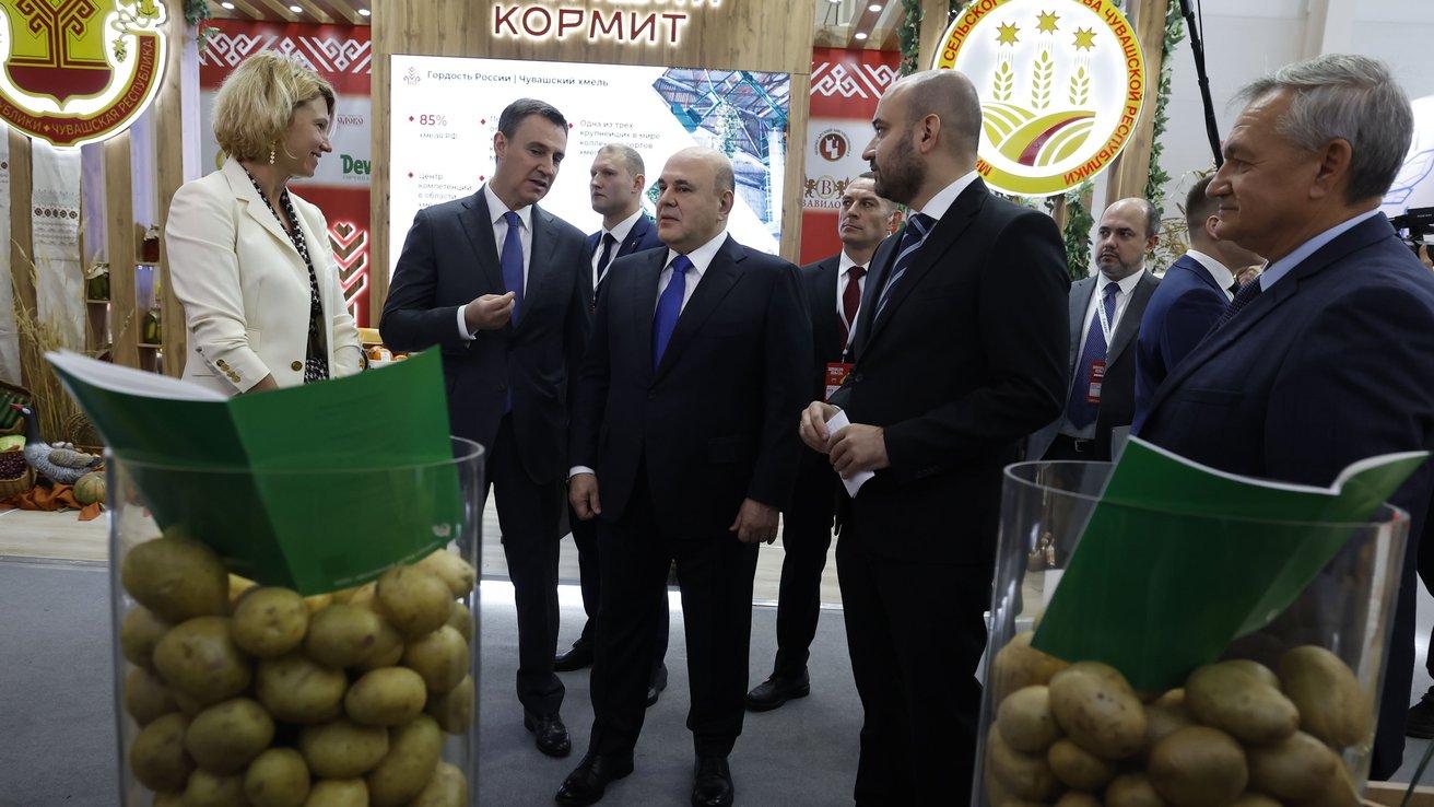 Глава кабмина на выставке «Золотая осень – 2024»